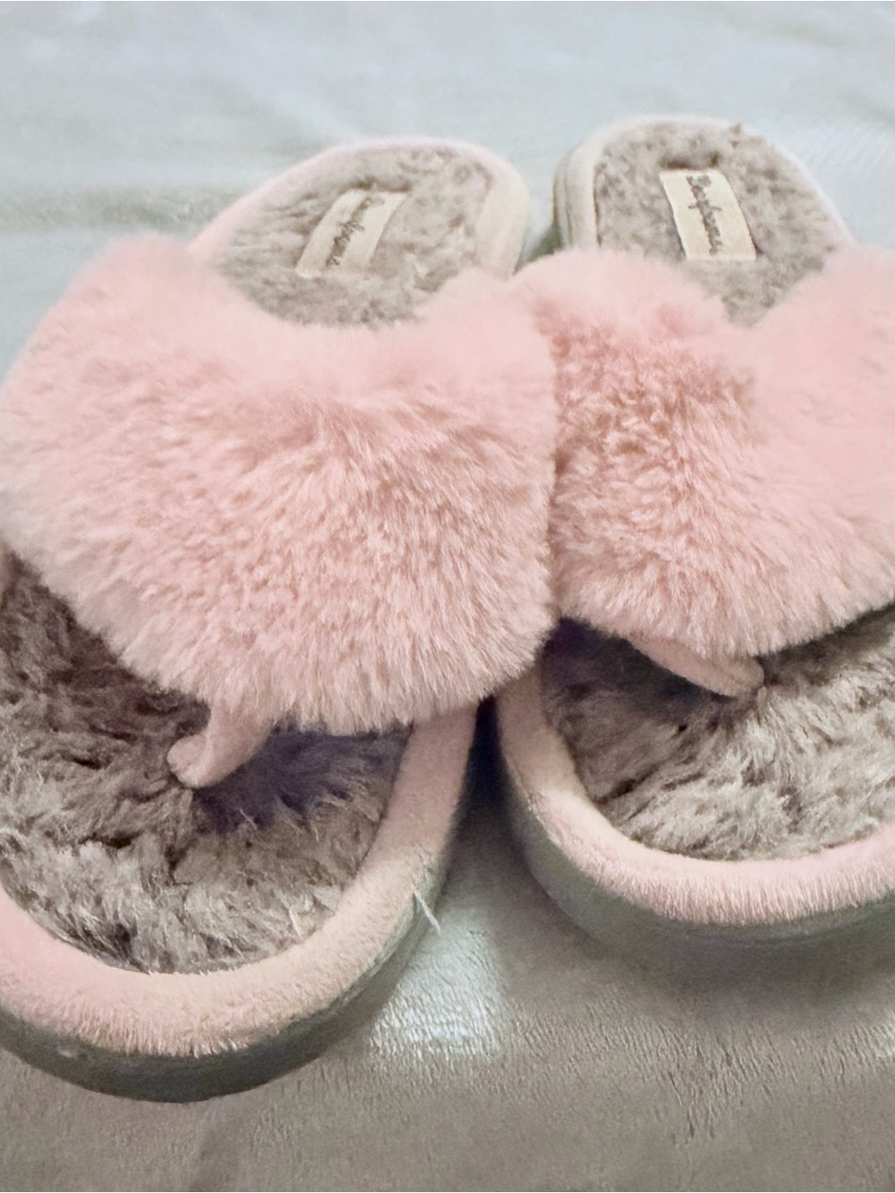 Dearfoam Women's size 7/8 Pink & Gray Faux-Fur Flip Slippers